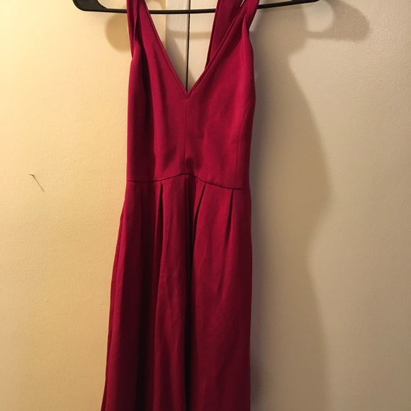 Elegant Red Sleeveless Dress - Picture 2 of 5